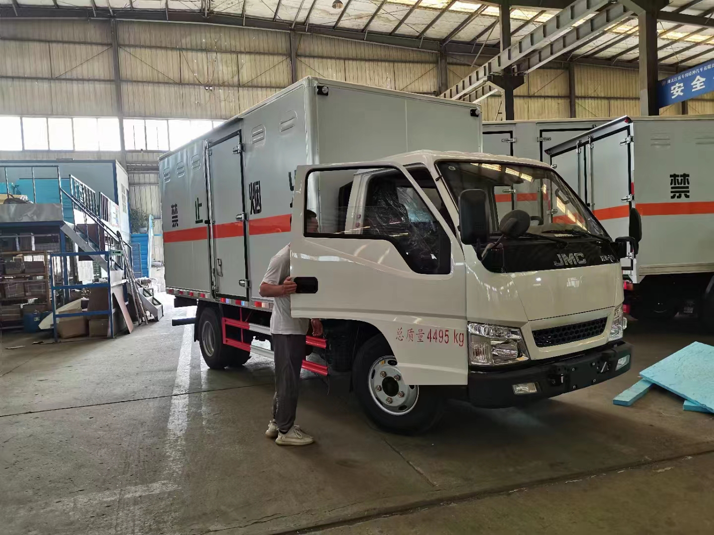 江鈴新規(guī)國六2.5排量民爆車