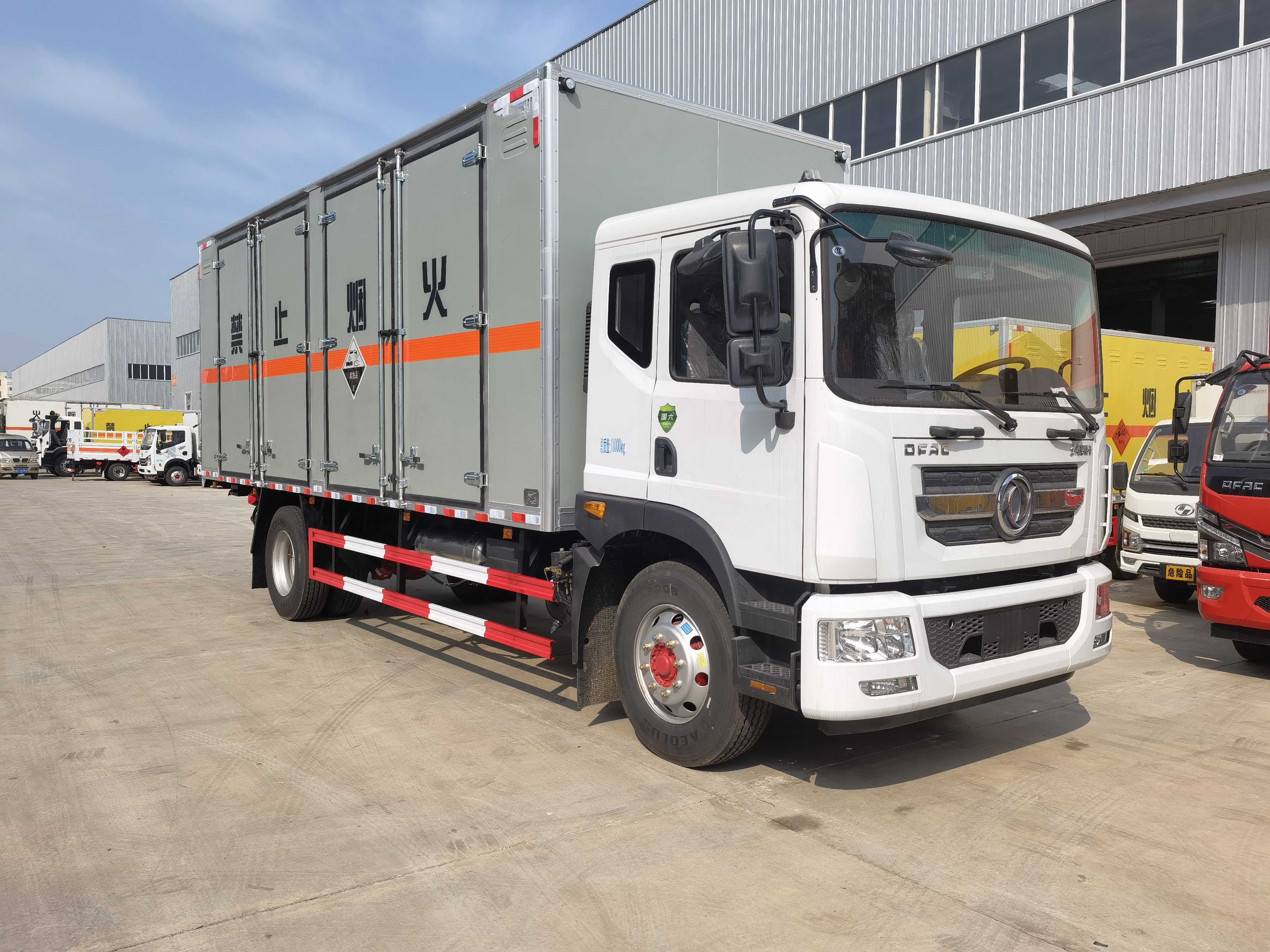 東風(fēng)D9單橋8米雜項危險品車