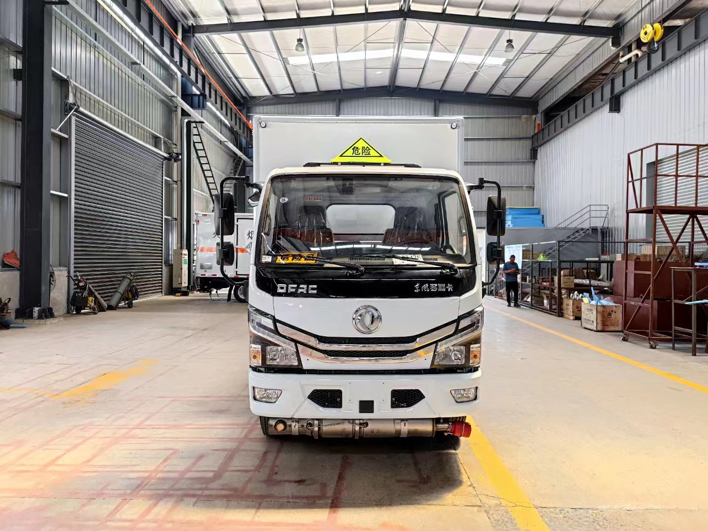 東風(fēng)多利卡藍(lán)牌全柴115馬力雜項(xiàng)危險(xiǎn)品車