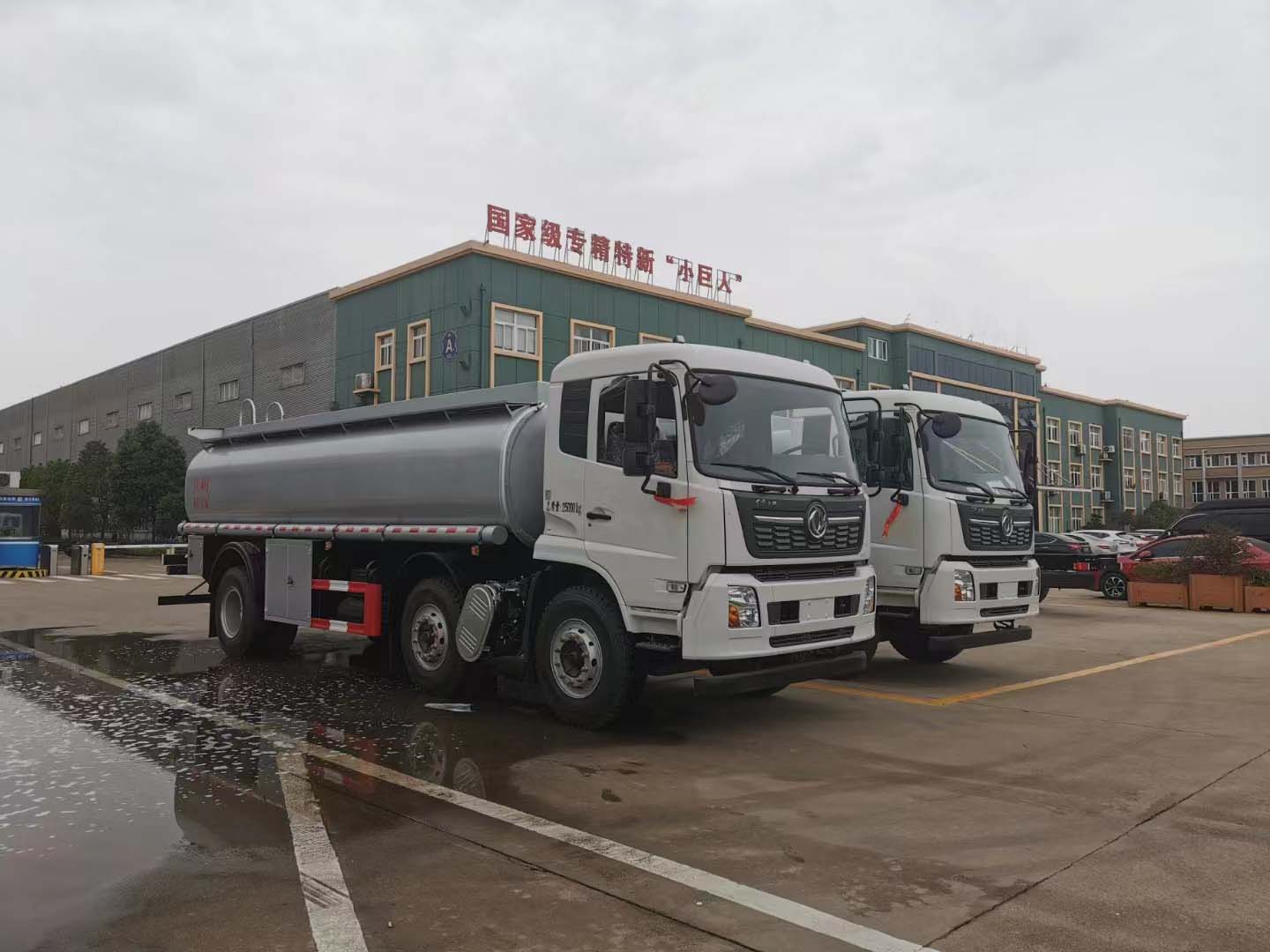 東風天錦三軸國六普通液體運輸車