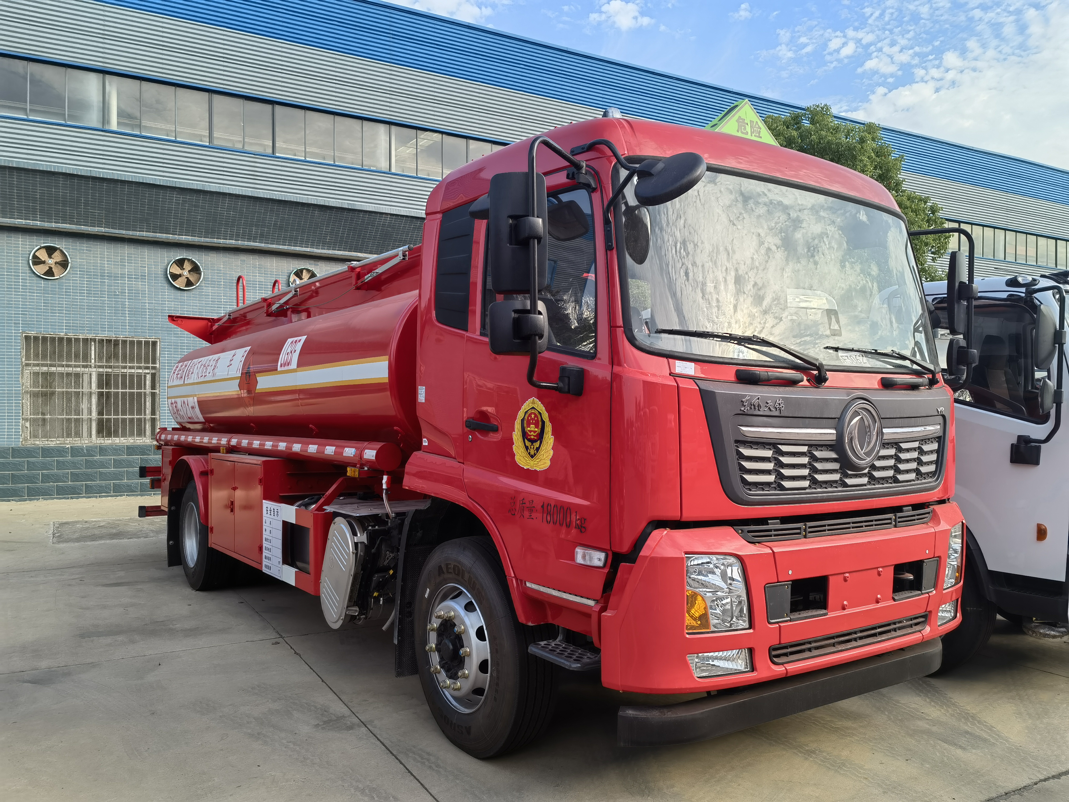 東風天錦12方消防紅加油車