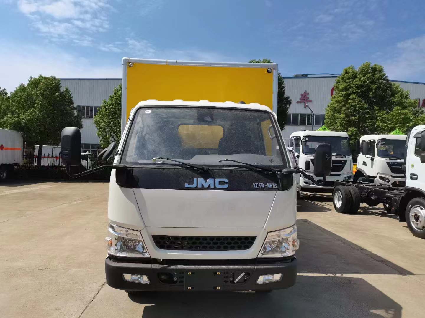 江鈴國六帶前開側門黃色危險品車