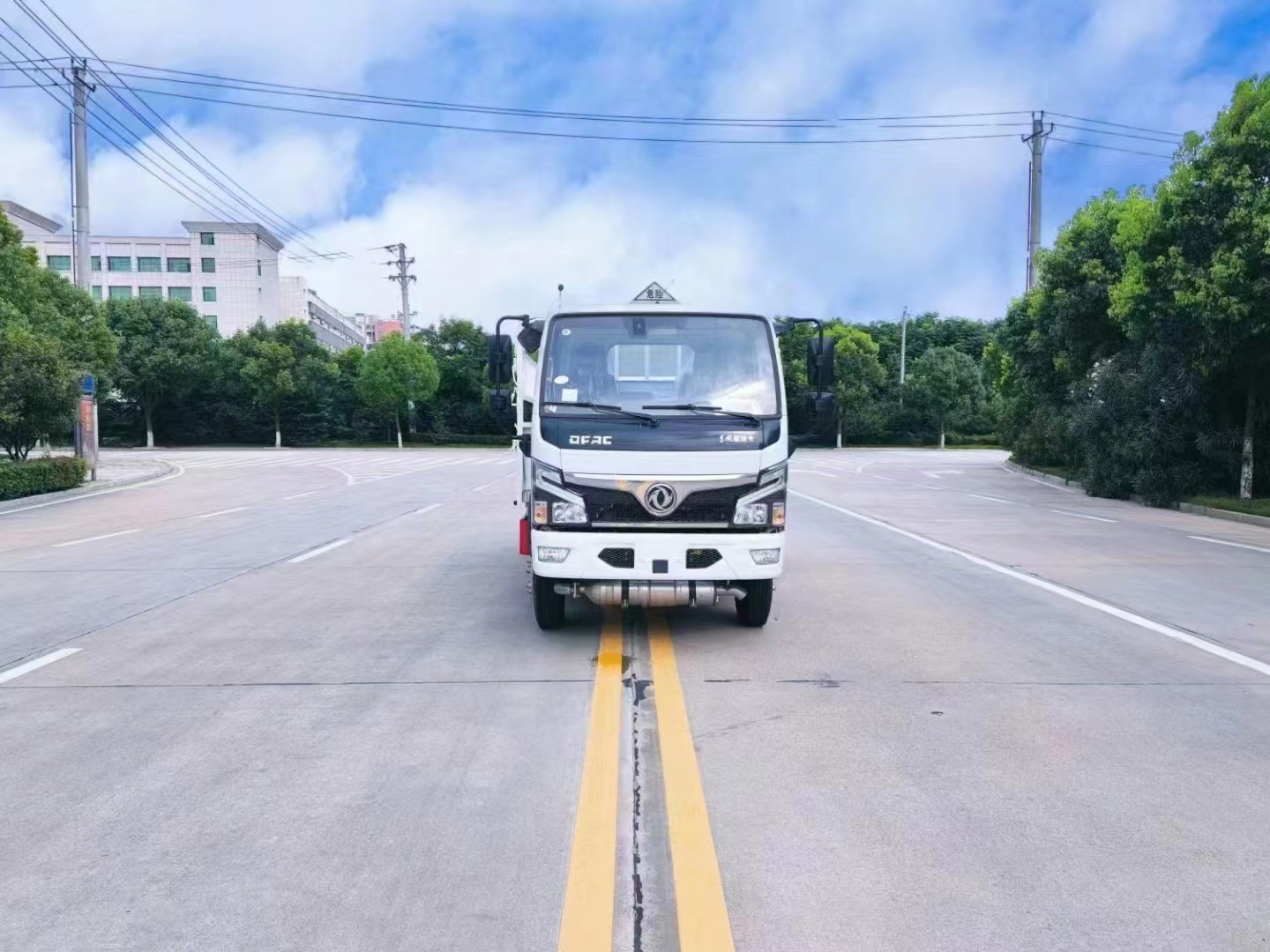 東風符合新規4米2藍牌氣瓶車