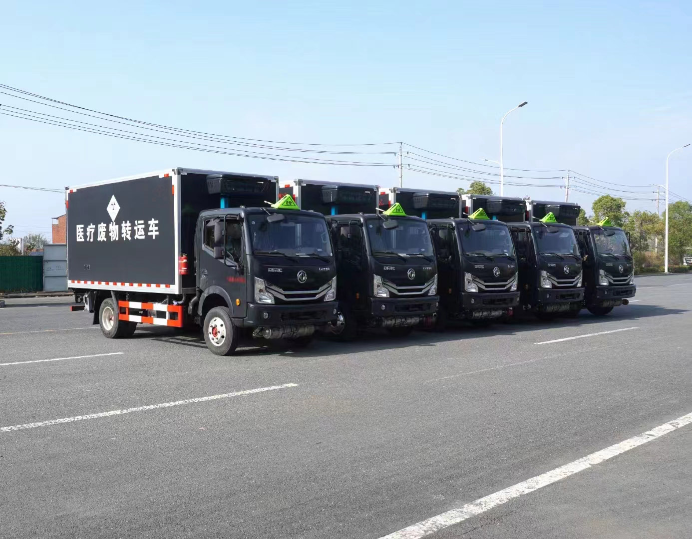 山東李總批量訂購10臺東風多利卡國六醫療廢物轉運車