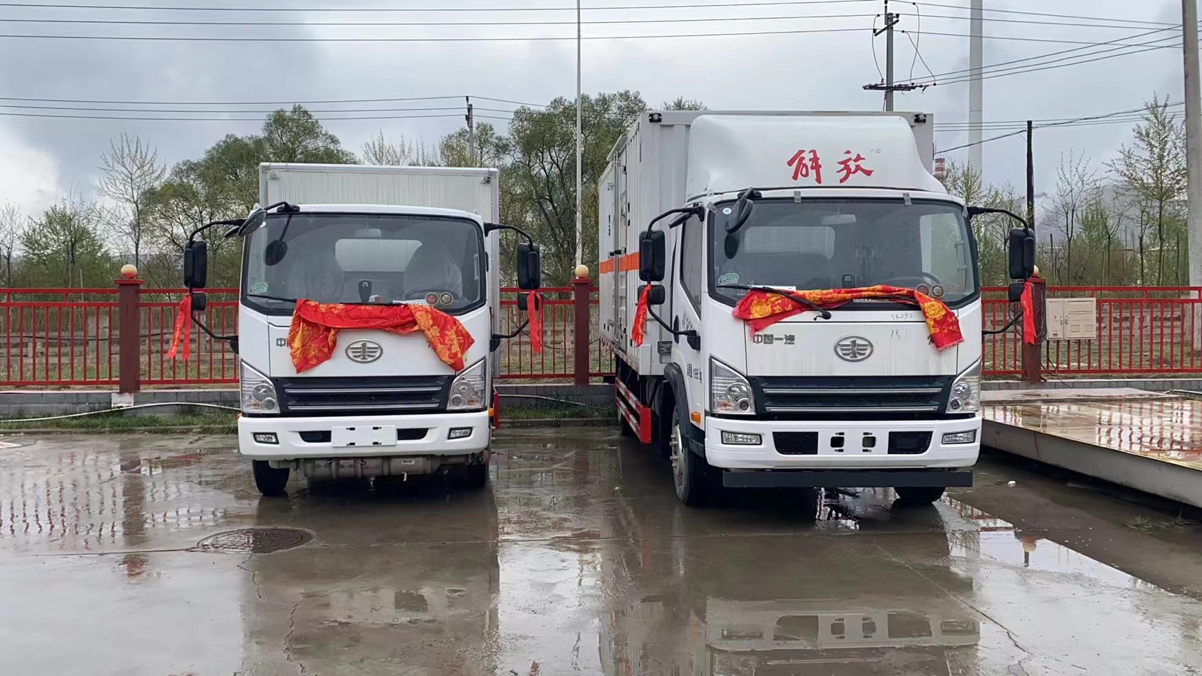 蘭州李總訂購2臺解放國六醇基燃油運輸車