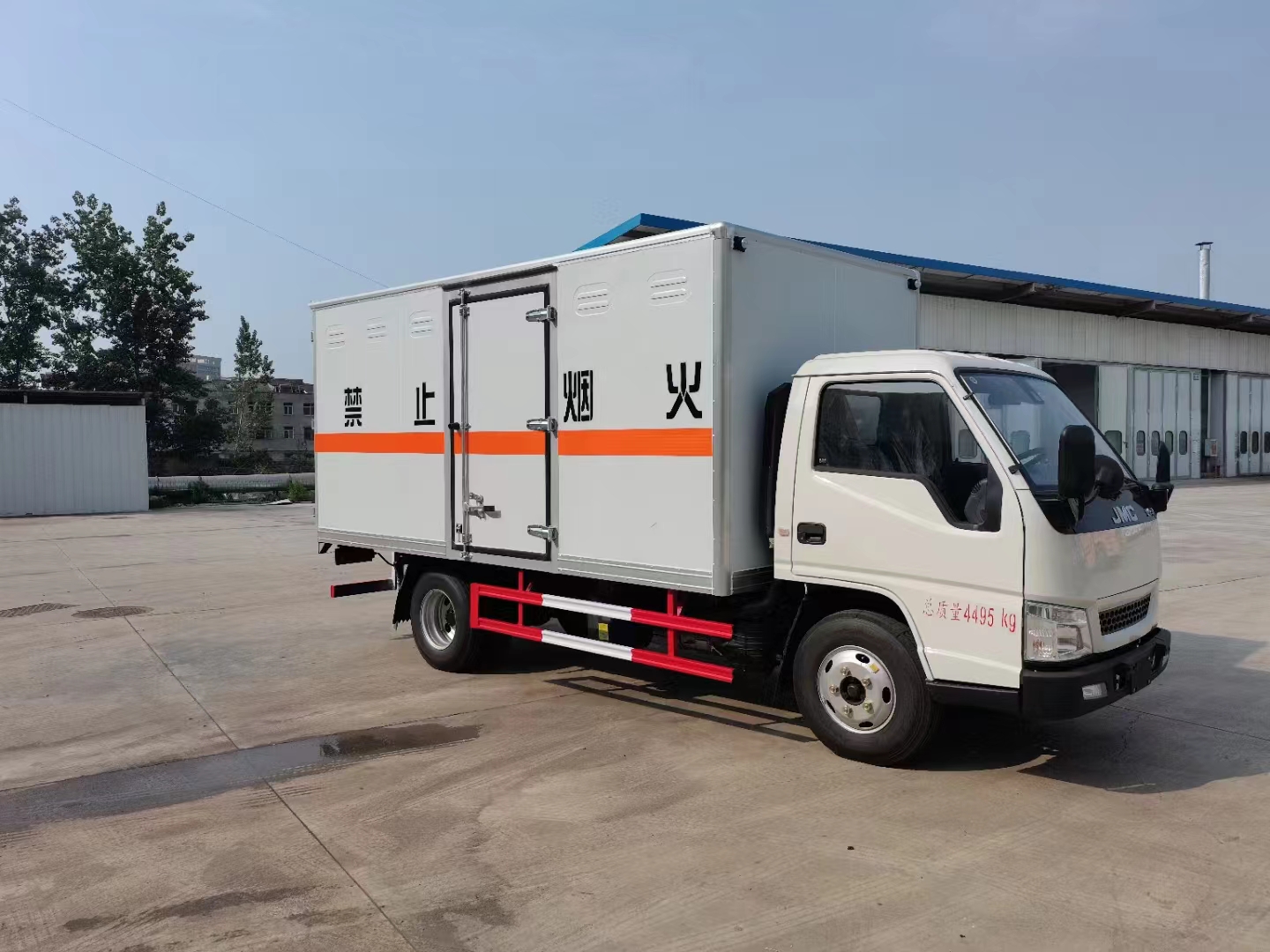 江鈴新規藍牌危險品車高清圖片