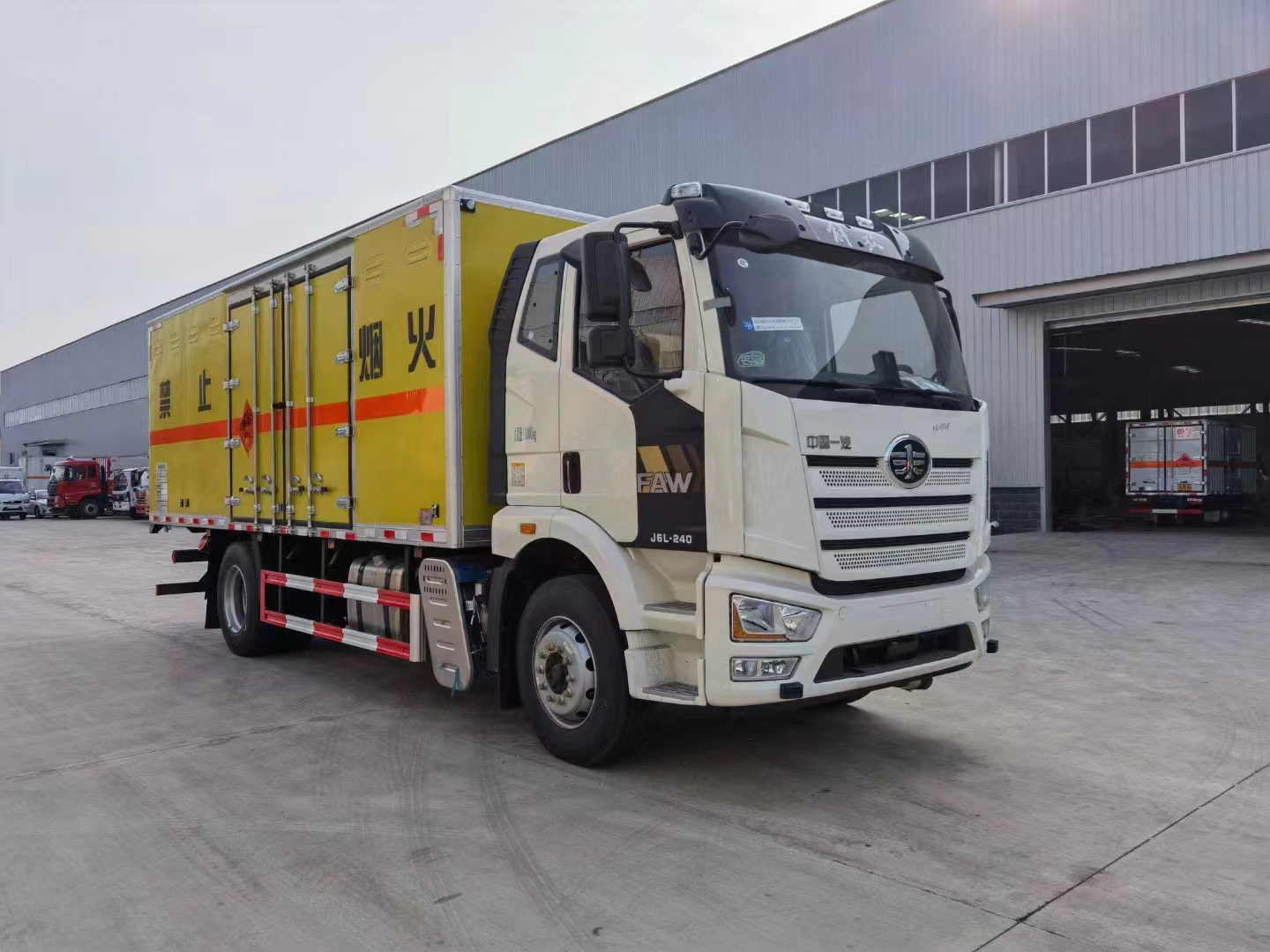 解放J6L國(guó)六6米8爆破器材運(yùn)輸車