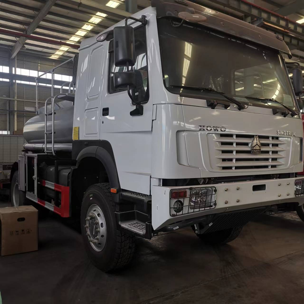 山區路況專用——重汽四驅加油車