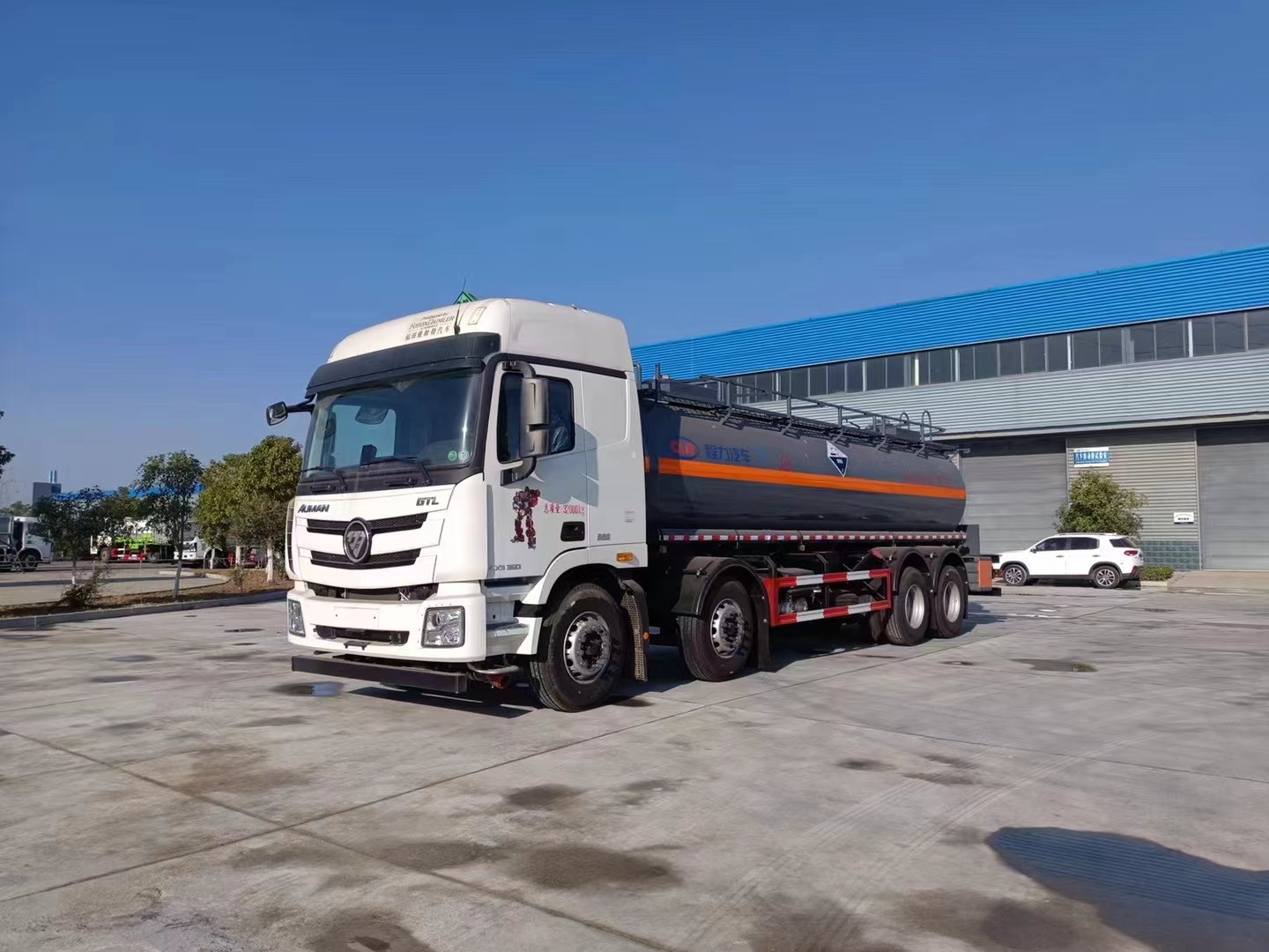 性價比高車型推薦——歐曼前四后八國六化工車