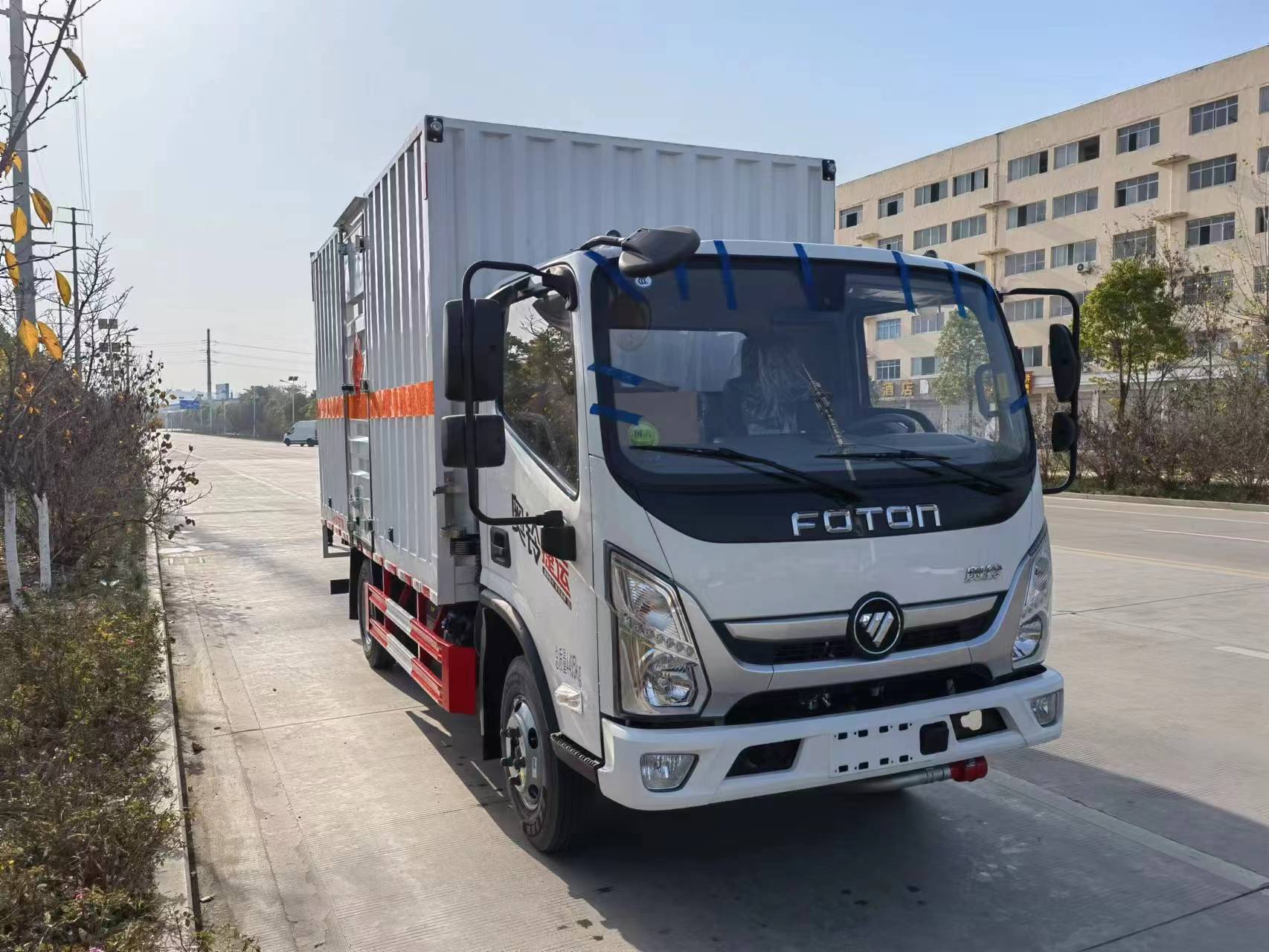 福田奧鈴國六液化氣瓶運輸車（四排卡槽）