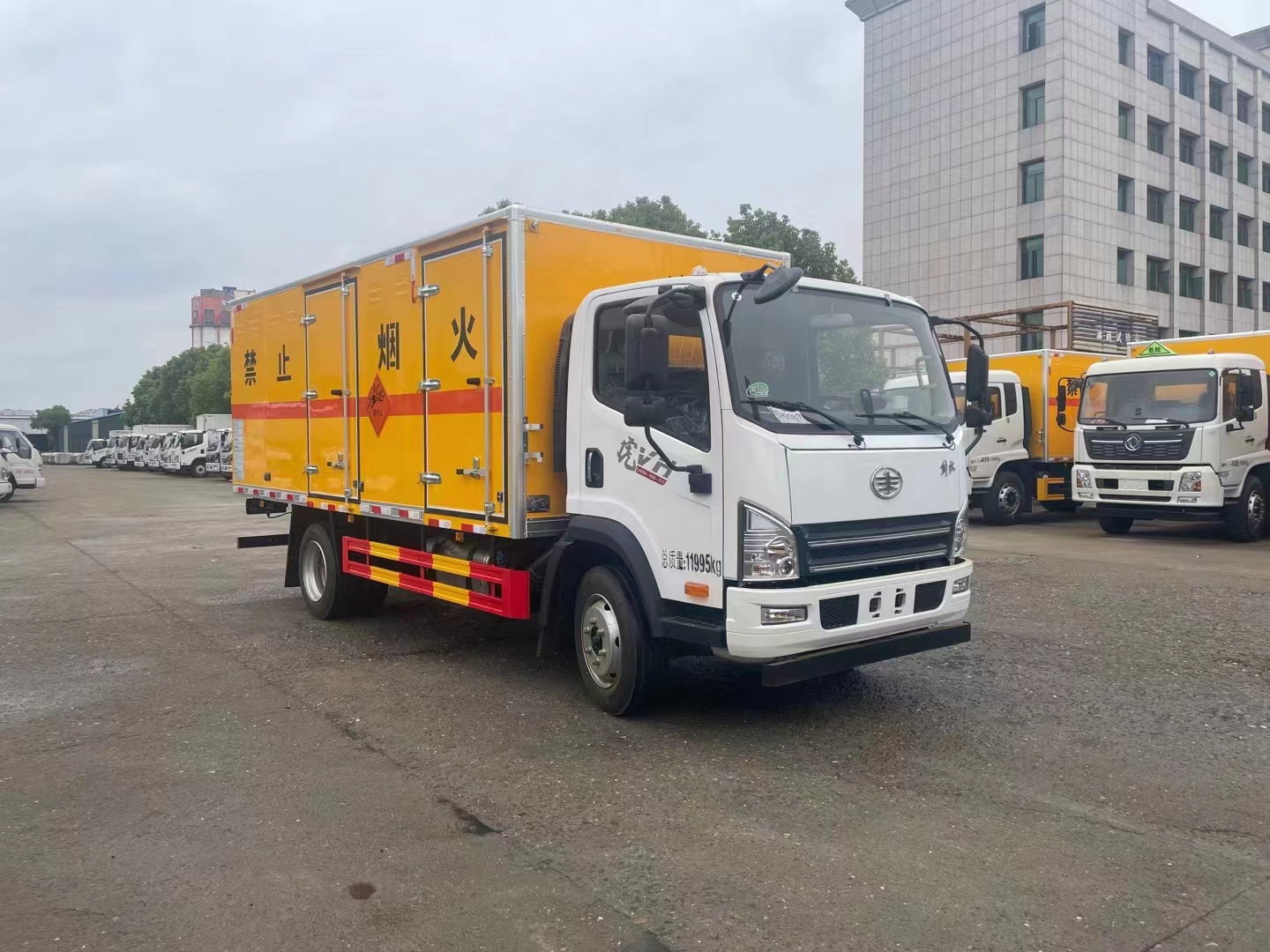 混合車廂裝貨，解放5米5危險品車來助力