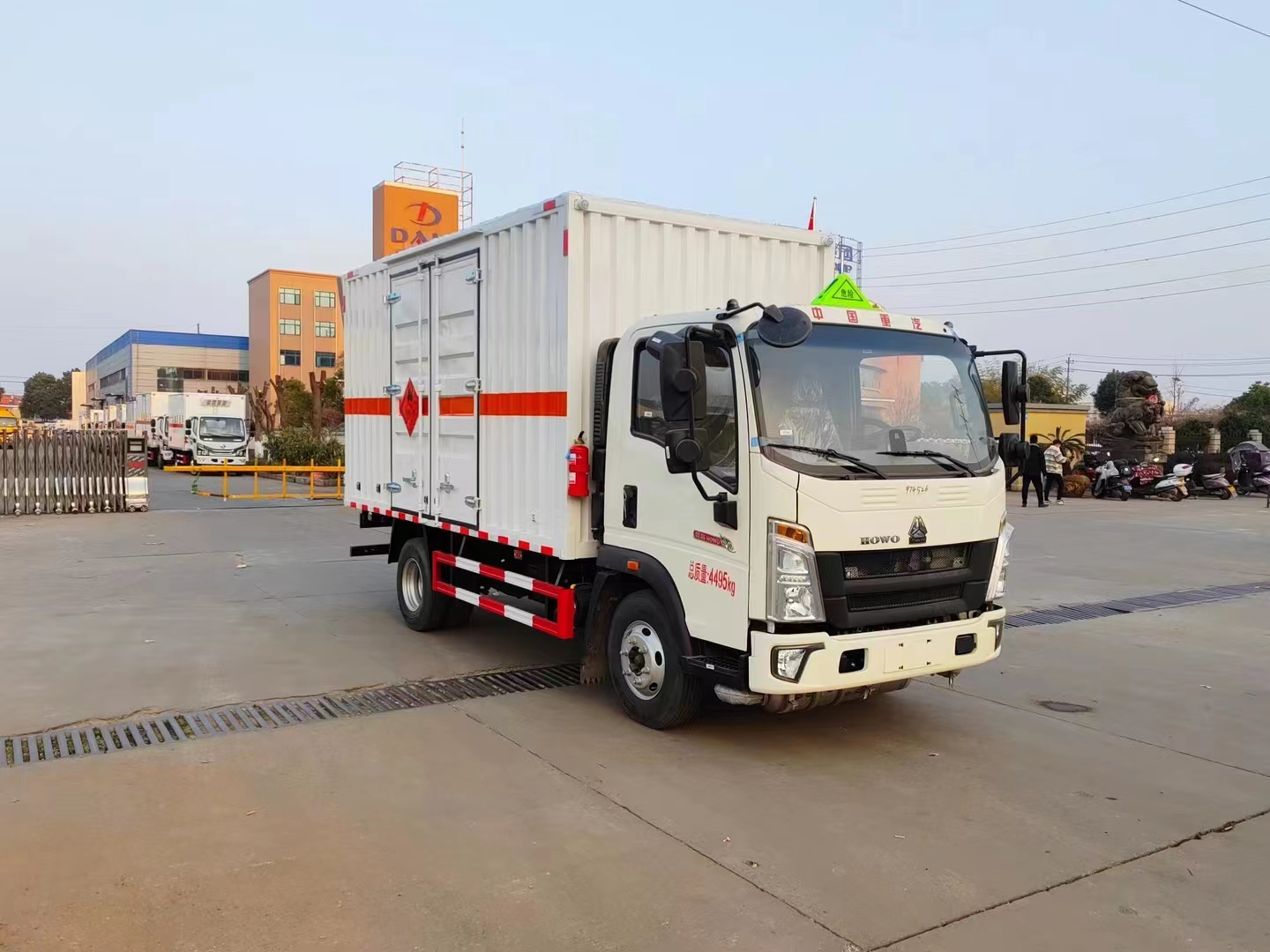 重汽藍牌毒性氣體廂式運輸車