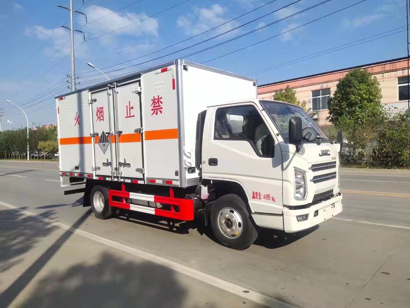 購車為什么要選擇國六江鈴危險品車