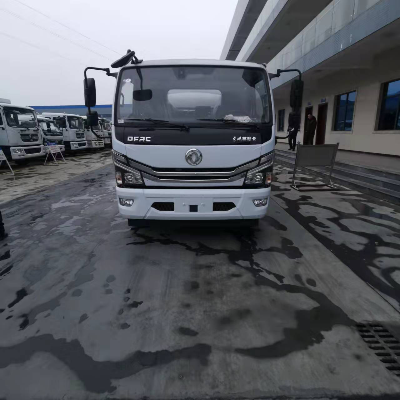 多拉快跑，東風8噸國六加油車