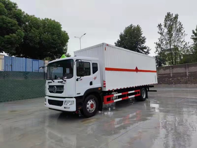 東風D9帶雙側門國六腐蝕品運輸車