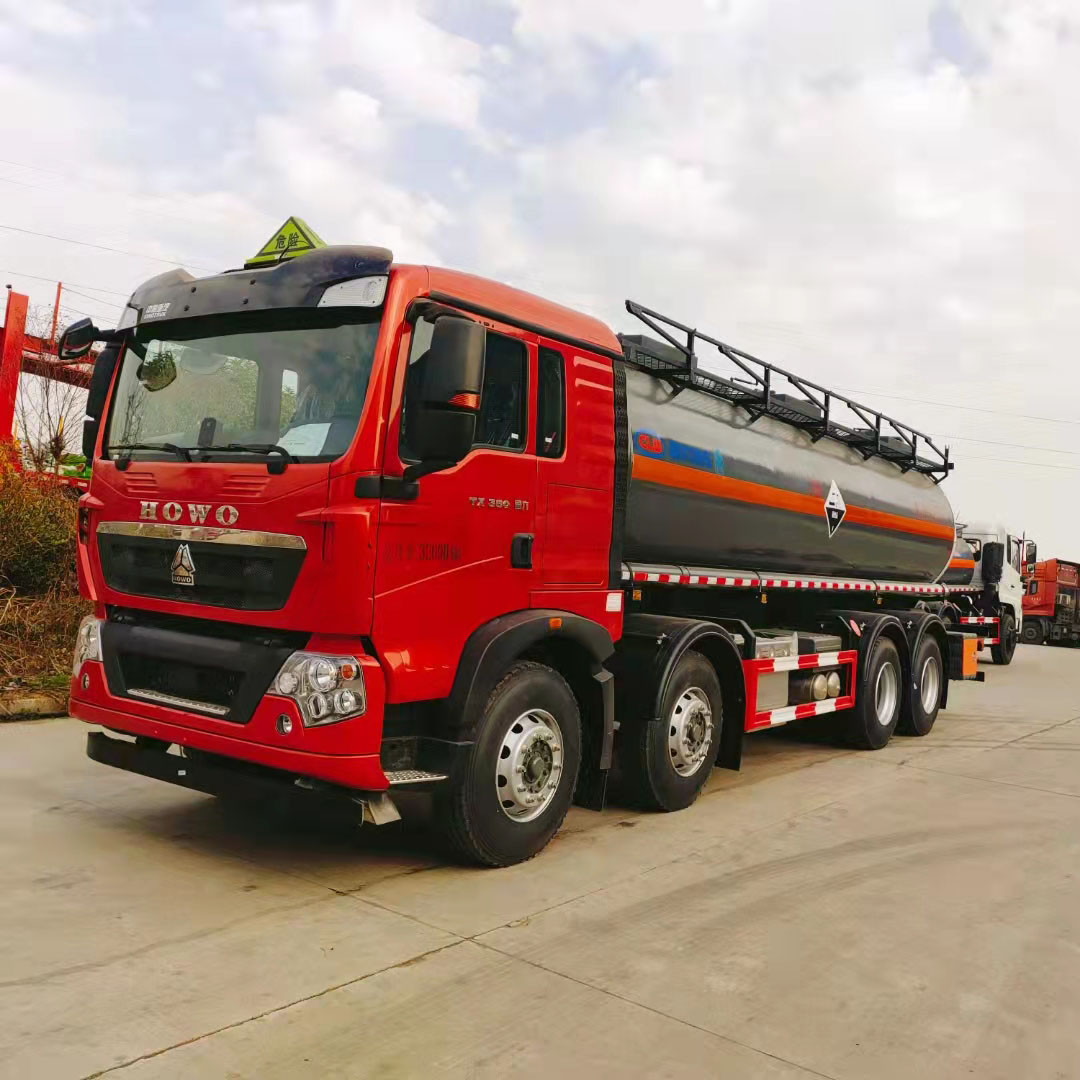 重汽前四后八國六襯塑罐車