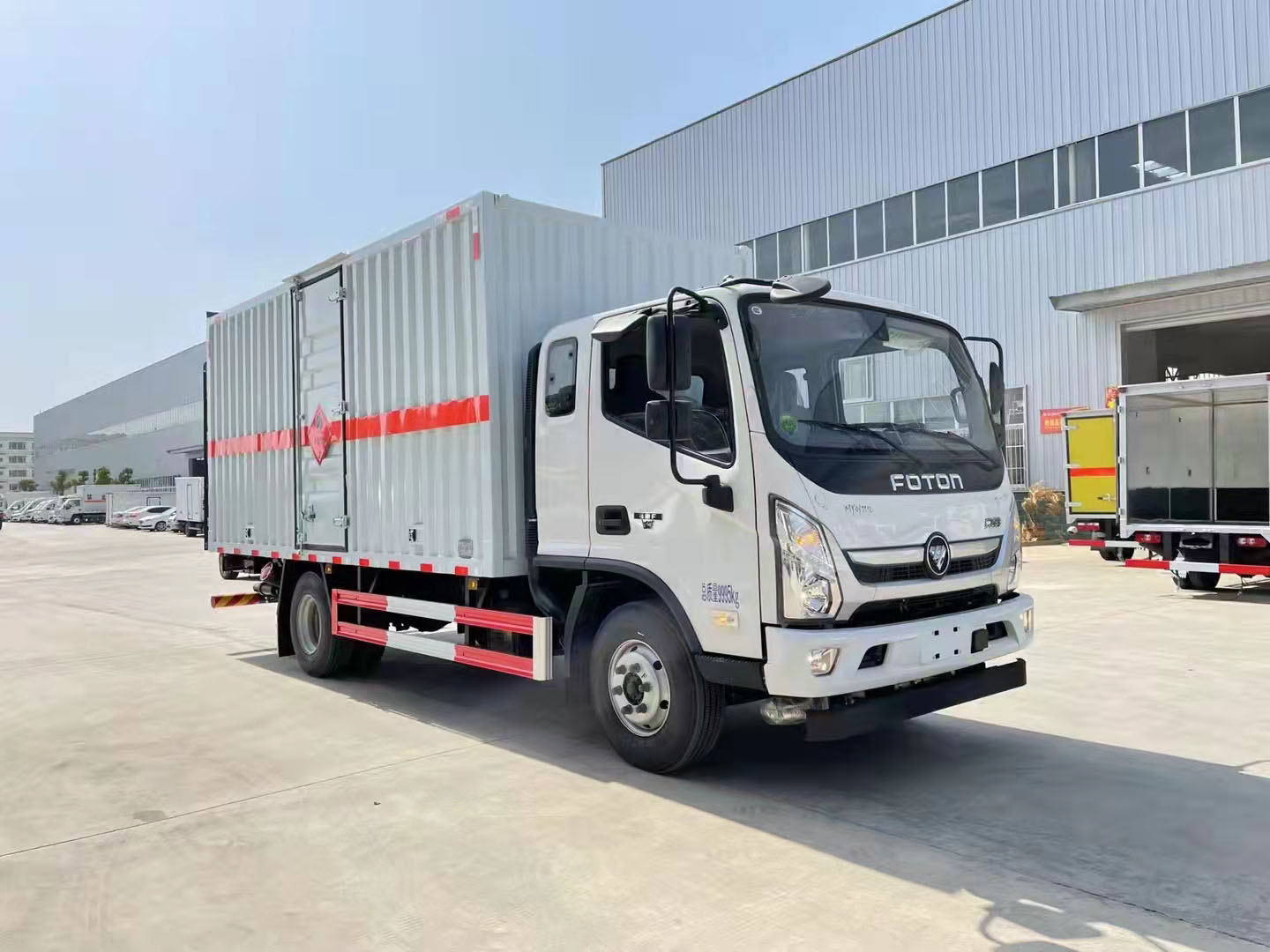 福田奧鈴排半國六4.8米易燃氣體廂式運輸車