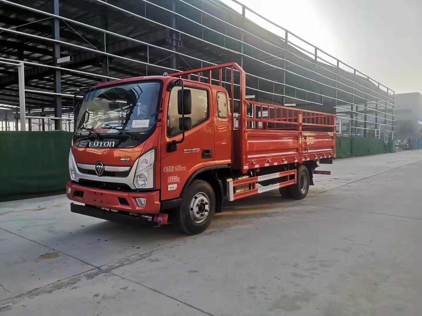 福田奧鈴國六4米8排半紅色氣瓶車（整車紅色）