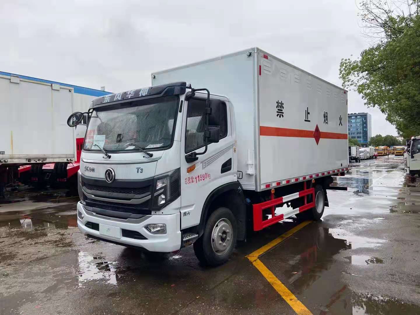 危化品運輸小鋼炮——東風華神國六危險品車
