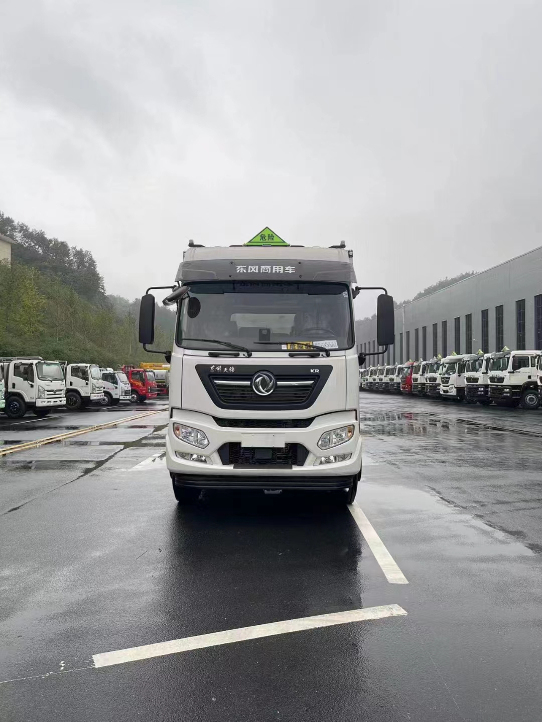 東風天錦KR國六三軸易燃氣體廂式運輸車