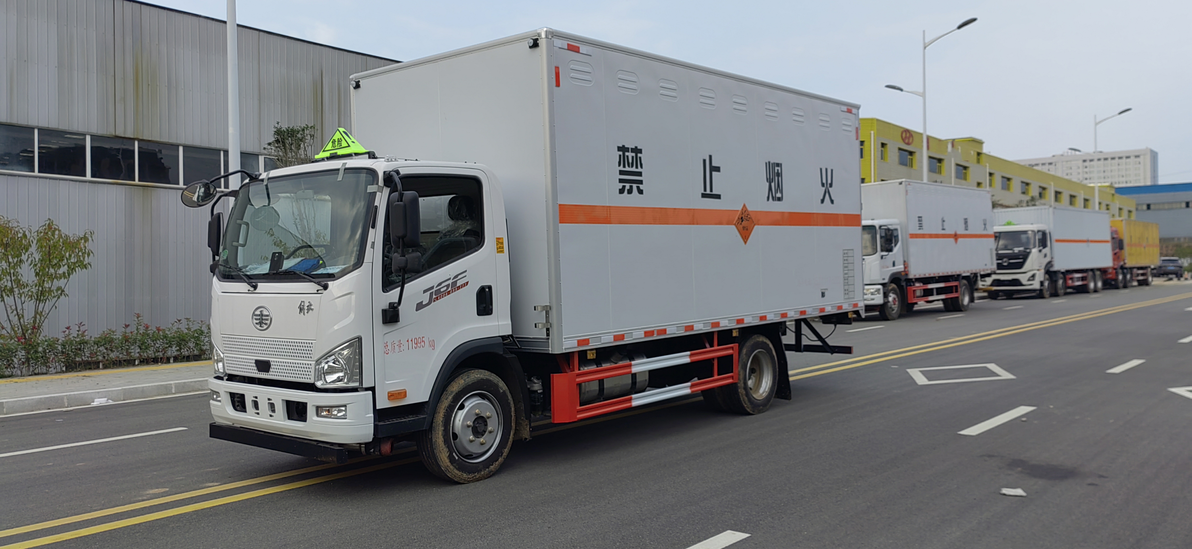 解放J6F國六大柴180馬力爆破器材運輸車