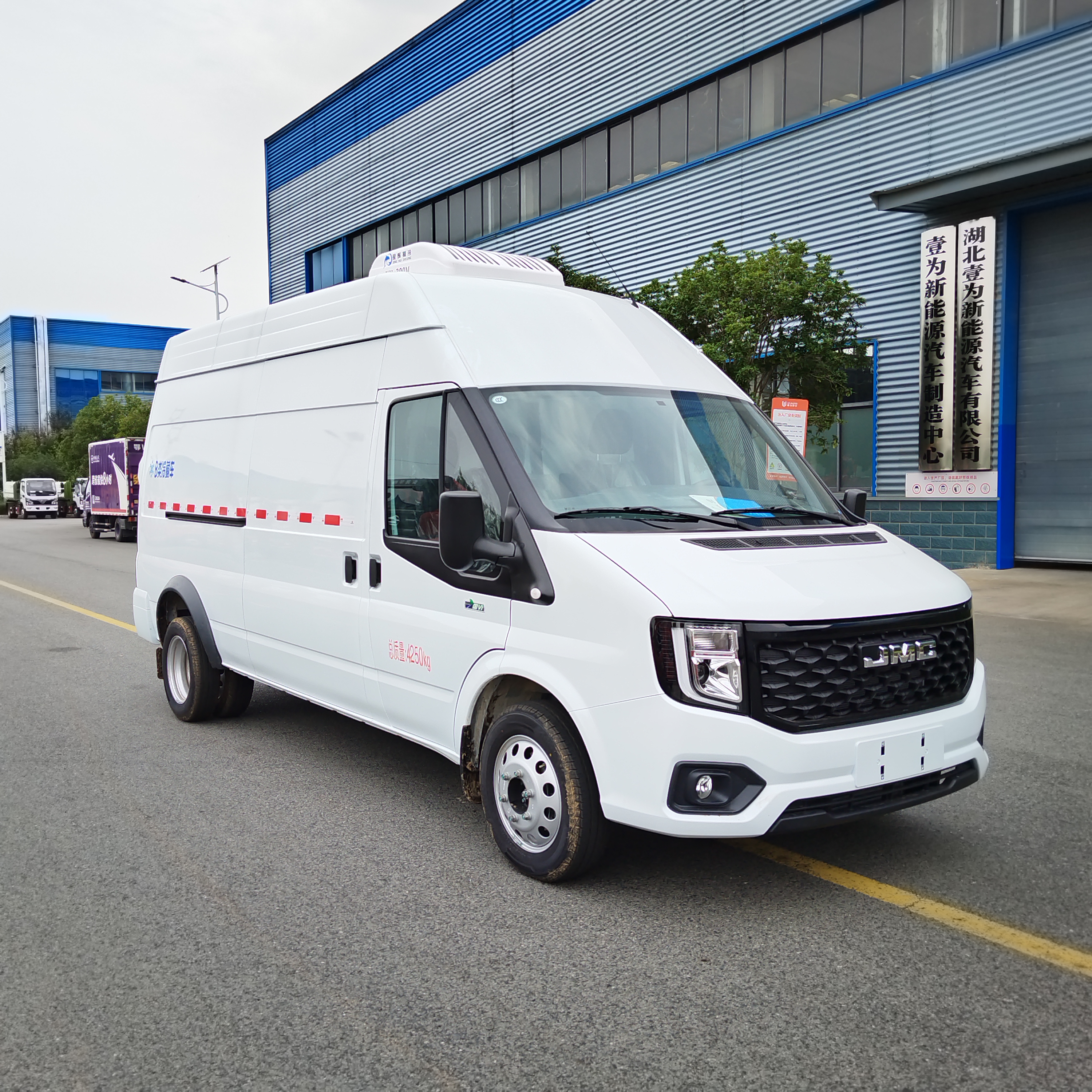 穿梭自如車型——江鈴福順國六后雙輪面包式冷藏車