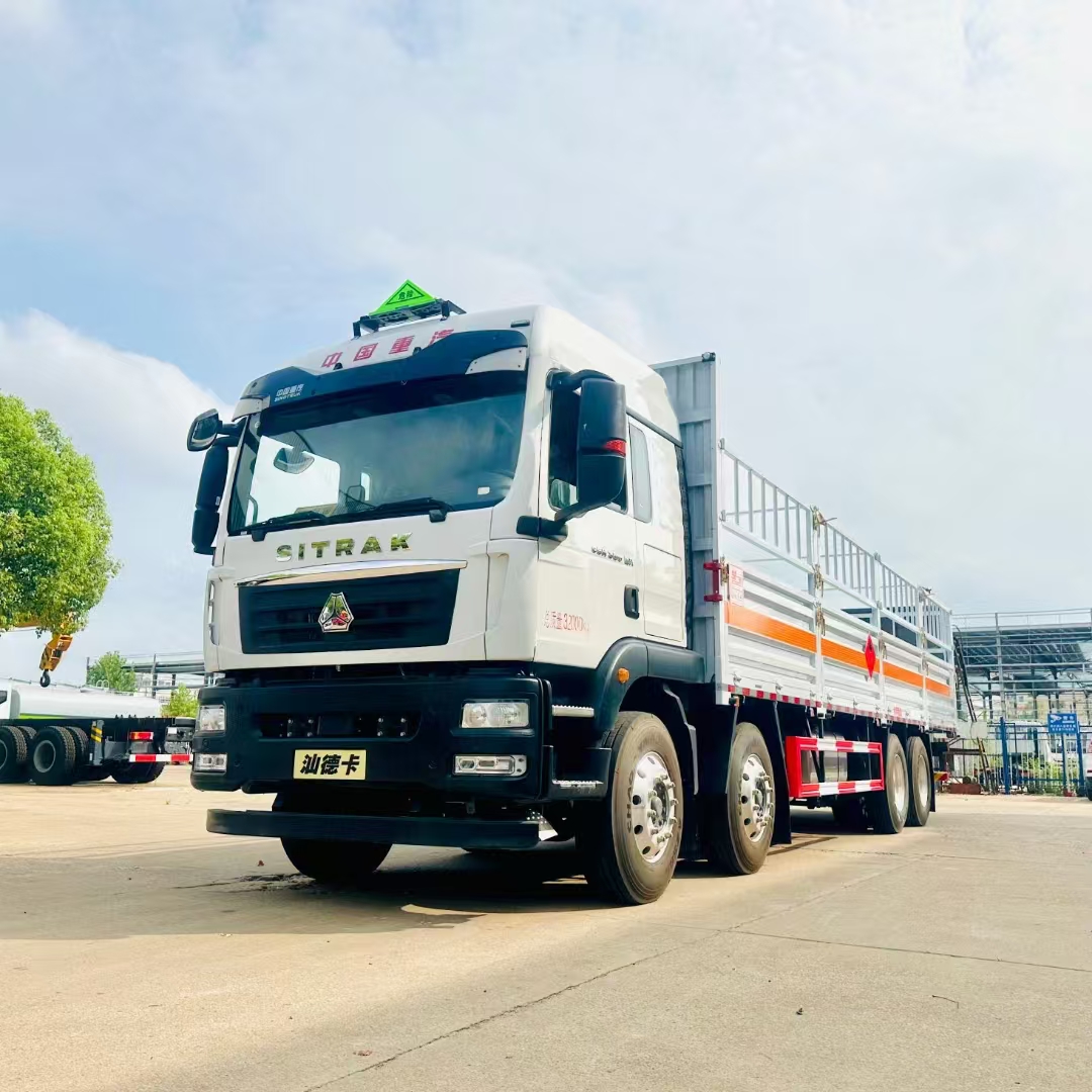 汕德卡前四后八國六氣瓶運輸車