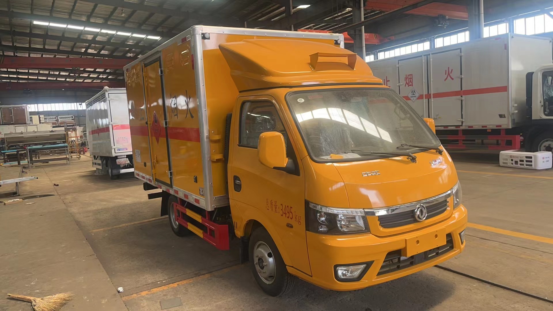 東風途逸藍牌放射性危險品車