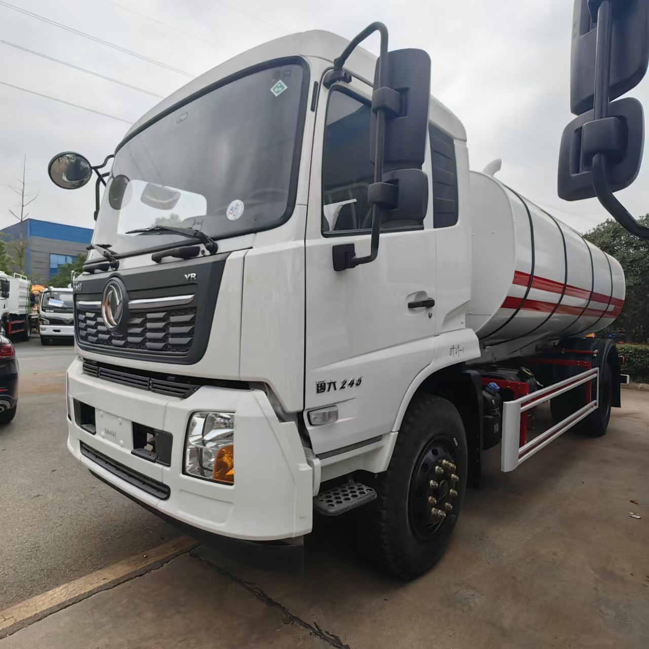 東風天錦國六帶保溫罐體灑水車