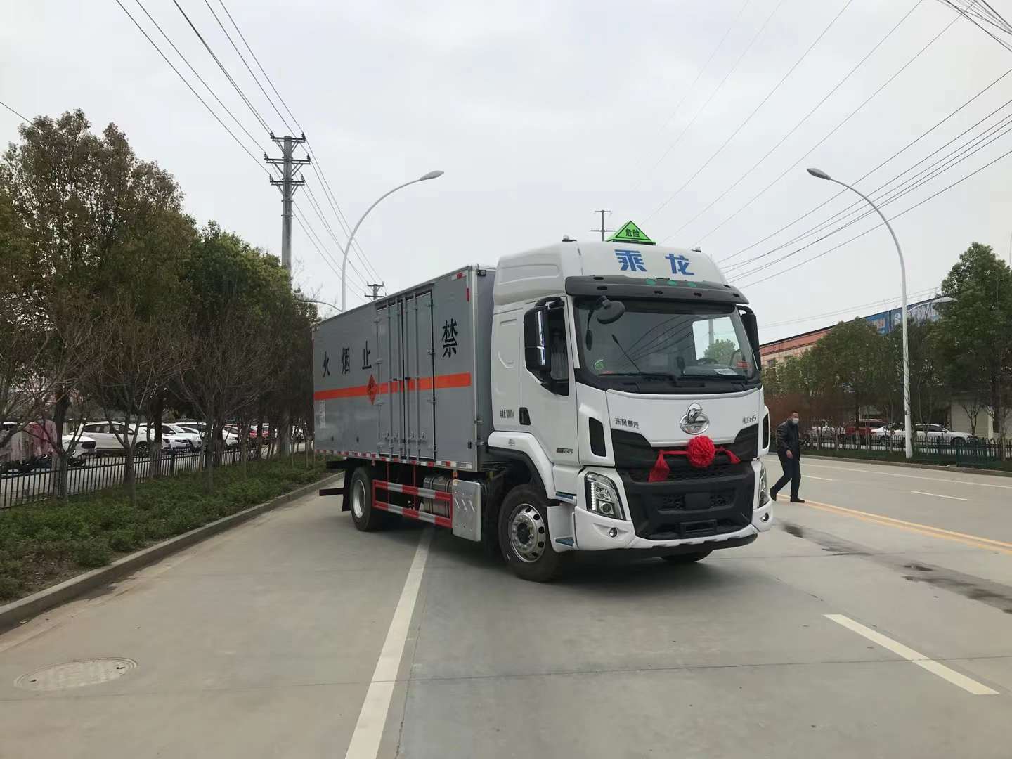 柳汽乘龍10噸爆破器材運輸車