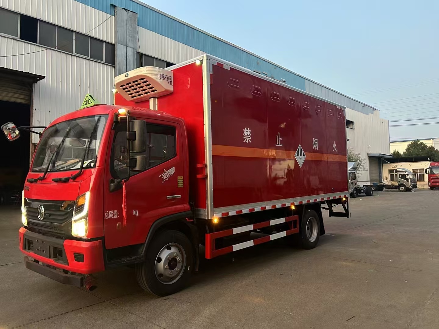 東風(fēng)多利卡國六帶冷機(jī)雜項危險品車