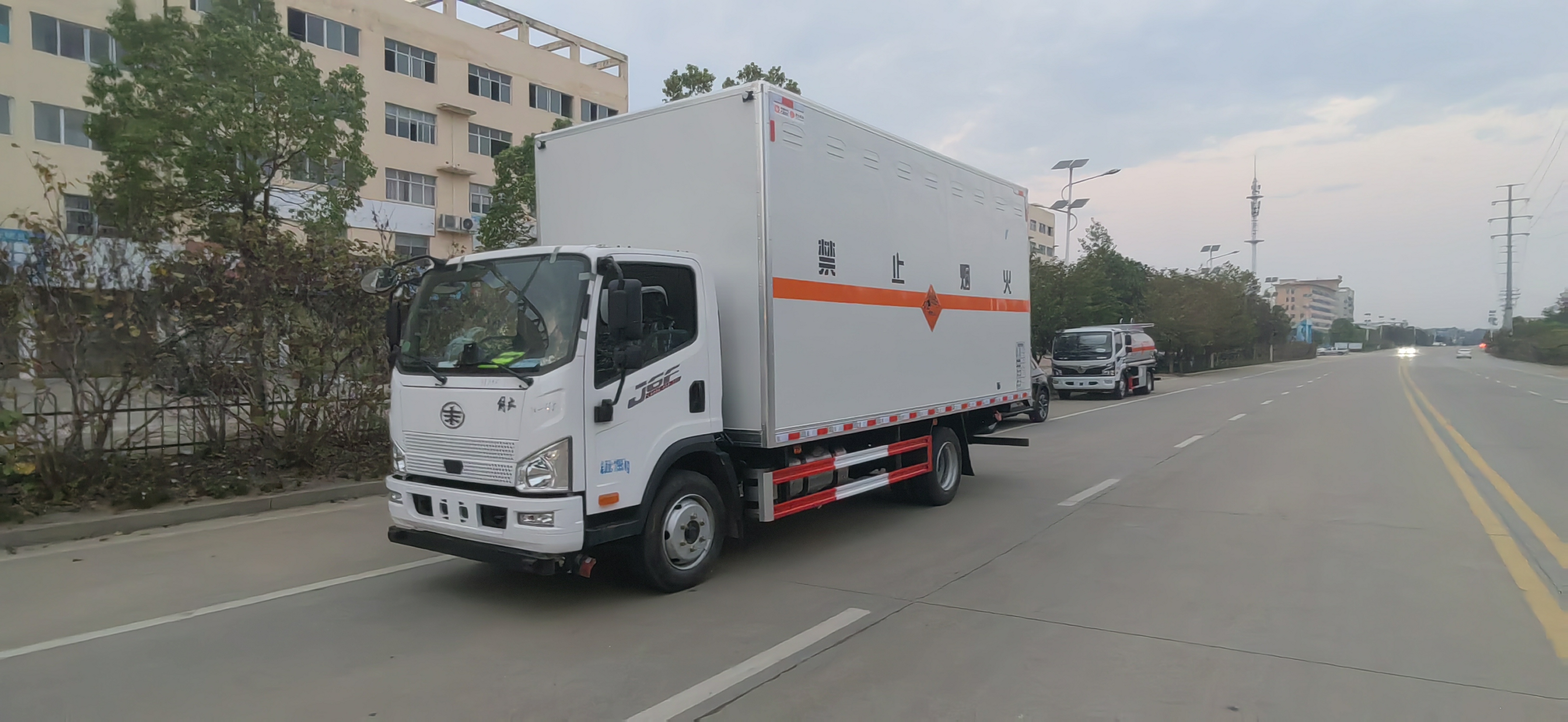 解放33立方國六爆破器材運輸車