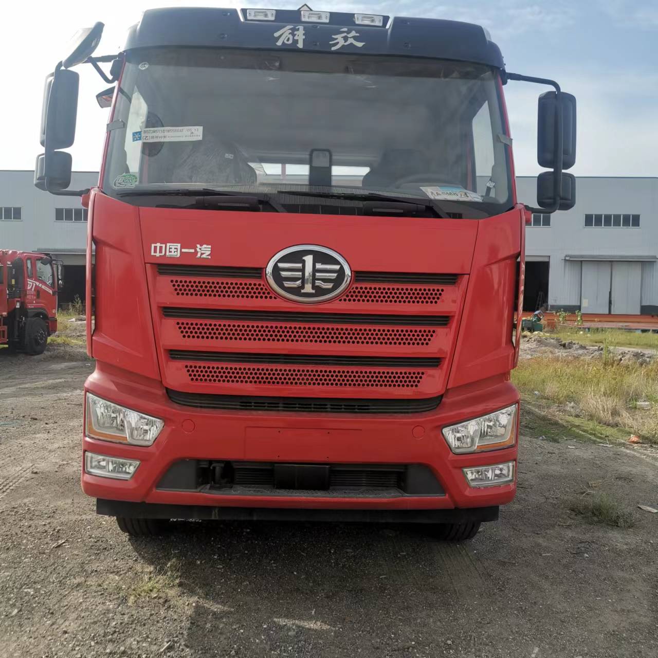 解放J6L國六三軸高頂雙臥9米6氣瓶車