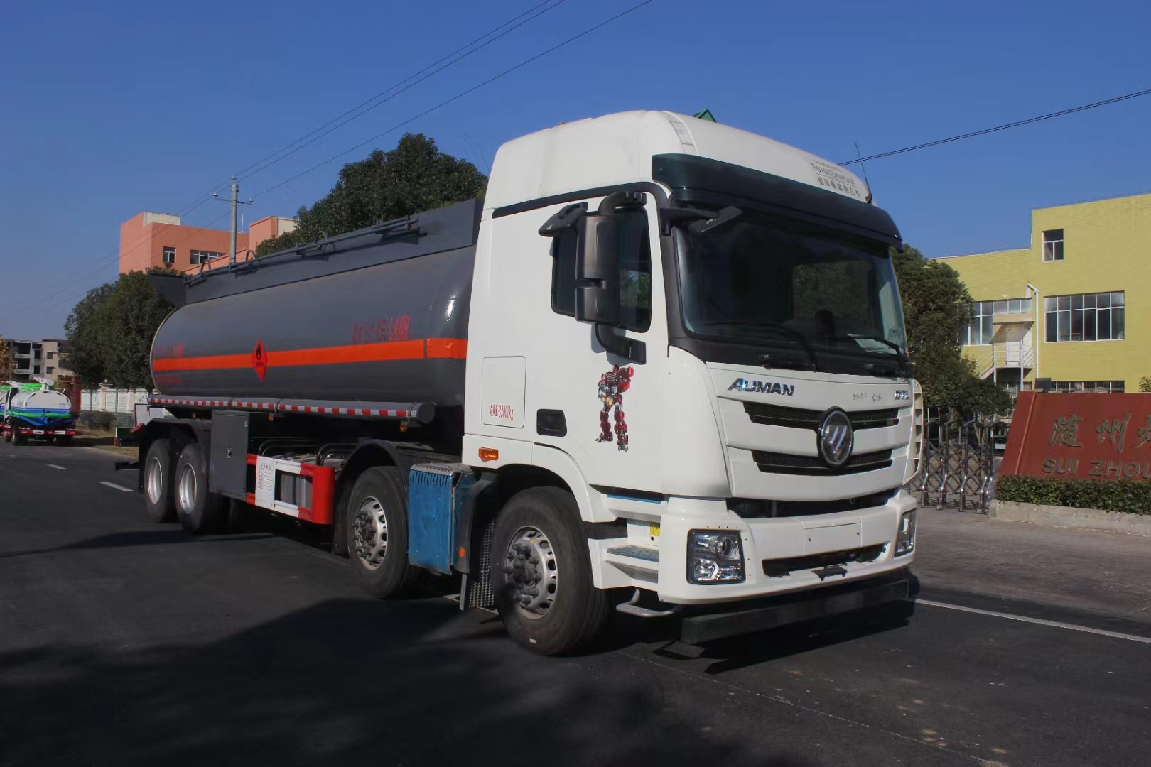 福田歐曼前四后八易燃液體罐式運輸車