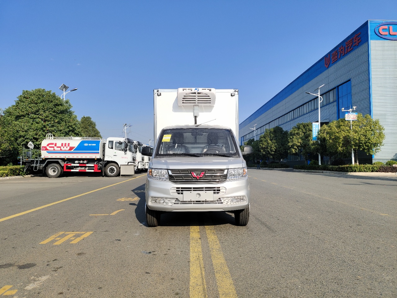 五菱汽油后雙輪可進地下室國六冷藏車