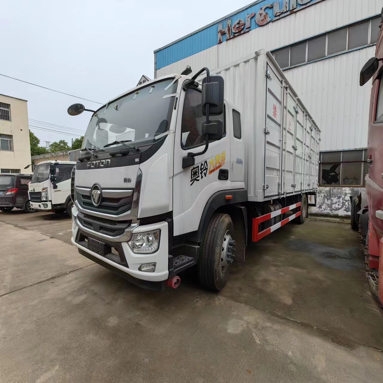 福田大黃蜂國六6米8危險品車