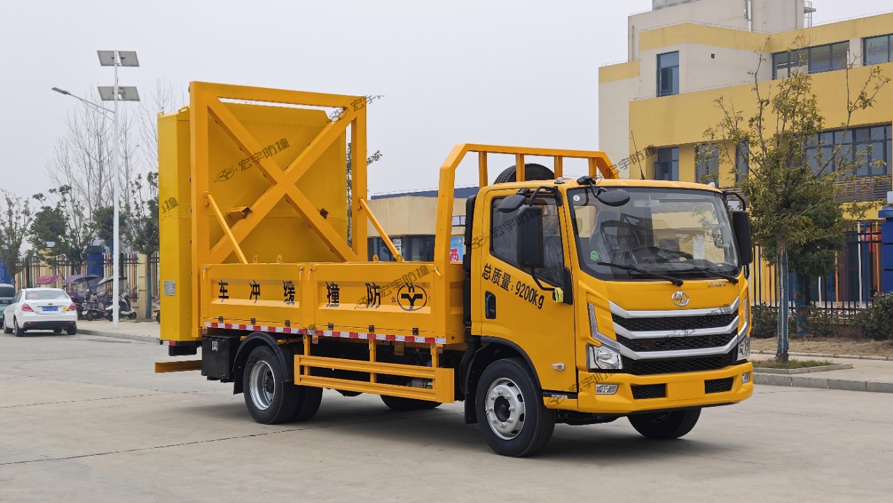 躍進(jìn)C300雙排國(guó)六100K防撞車(chē)