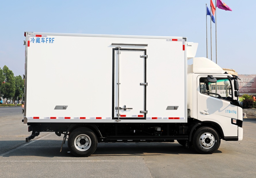 4.2米吉利純電動100.46度電續航280公里冷藏車