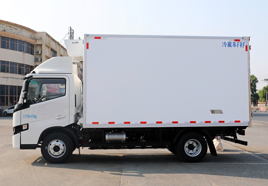 4.2米吉利純電動100.46度電續航280公里冷藏車