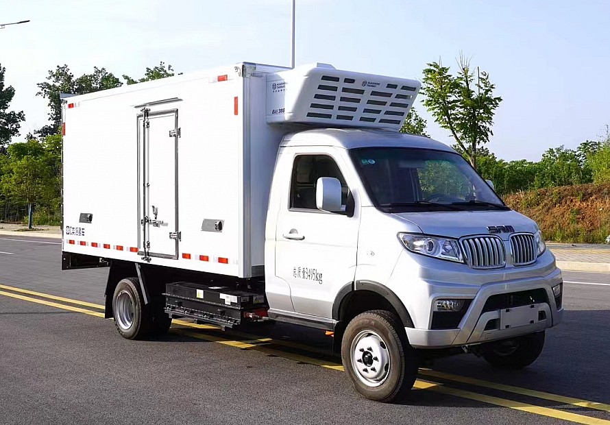 3.5米華晨鑫源純電動T50-EV冷藏車