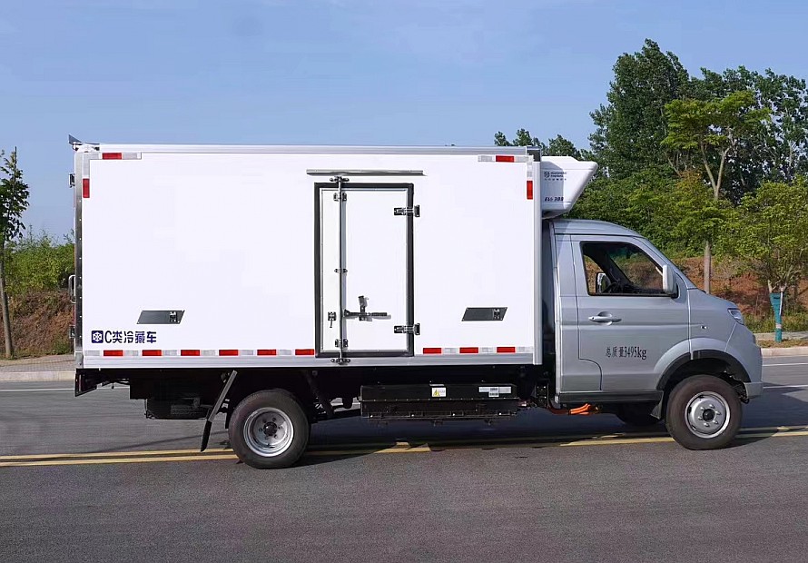 3.5米華晨鑫源純電動T50-EV冷藏車