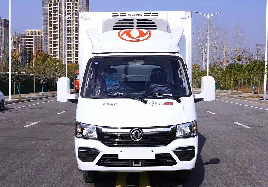 3.7米東風(fēng)途逸天然氣冷藏車