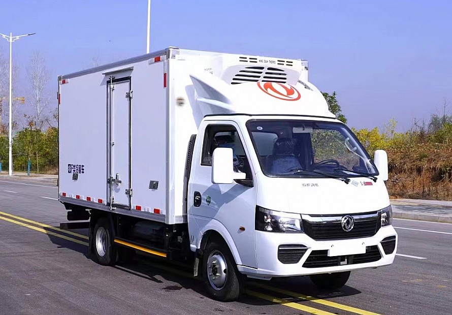 3.7米東風(fēng)途逸天然氣冷藏車