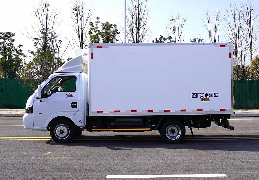 3.7米東風(fēng)途逸天然氣冷藏車