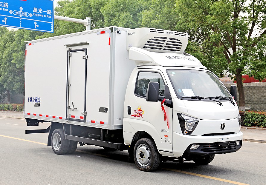 3.8米飛碟締途EF3純電動冷藏車