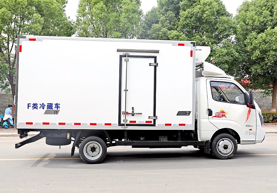 3.8米飛碟締途EF3純電動冷藏車
